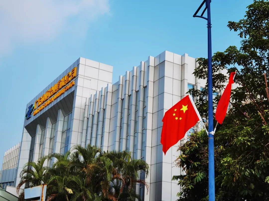 山河远阔，国泰民安，祖国生日快乐！(图2)