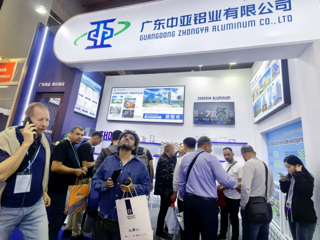 中亚铝业 “铝” 光闪耀:广交会首日现场抢“鲜”看!(图3) 中亚铝业 “铝” 光闪耀:广交会首日现场抢“鲜”看!(图3)